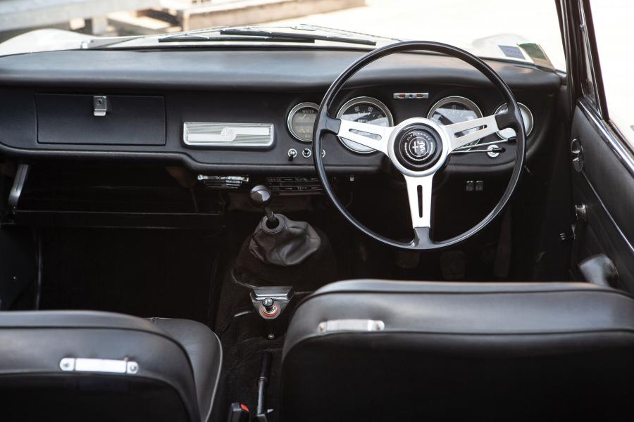 Торпедо Alfa Romeo Giulia GTС (105.29) 1965 года  (UK) (фото 11 из 12)
